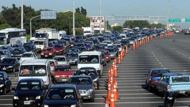Profunda crisis lleva a la gente a viajar.