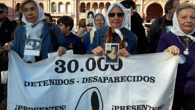 La policía macrista intentó prohibir la marcha de las Madres de Plaza de Mayo