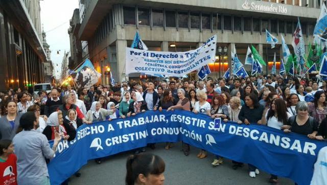 Miles de personas acompañan a las Madres en la Marcha de la Resistencia