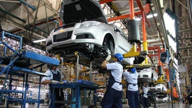 Macrà logró lo imposible: casi 60 mil puestos menos en la industria