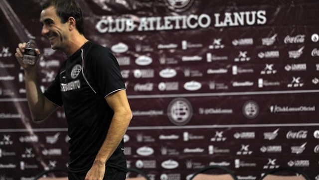 Somoza se tomó con hielo los insultos de Vélez