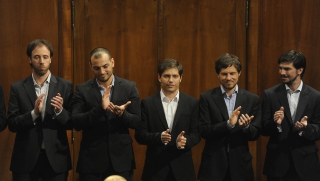  
El ministro de Economía, Axel Kicillof, flanqueado por sus nuevos colaboradores: Federico Gastón Thea, Emmanuel Alaverz Agis, Ed