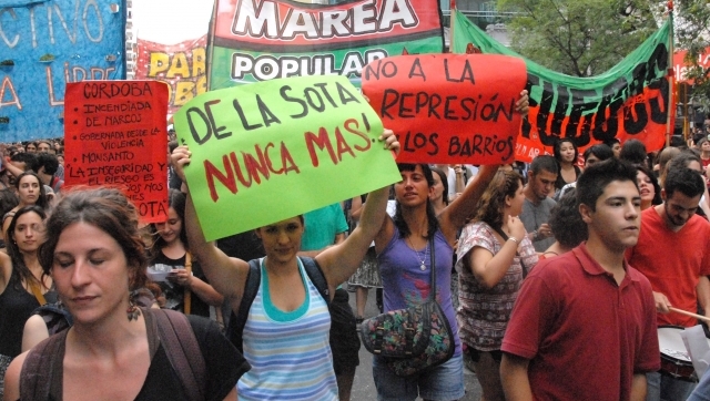 Marcharon en Córdoba para protestar contra De la Sota