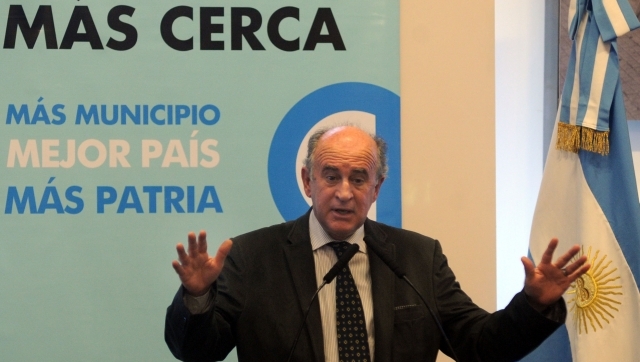 Parrilli pide evaluar faltas éticas de Clarín y La Nación