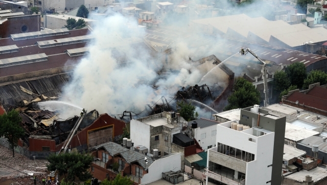 Creen que falló el sistema anti incendios del edificio