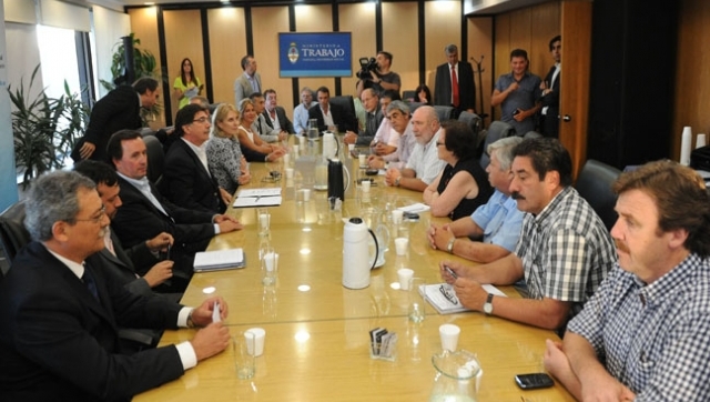 Finalizó la reunión con docentes sin llegar a un acuerdo