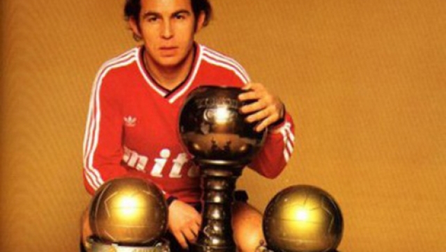 Al Rey le sacan sus copas porque no le garpó a un jugador