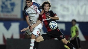 San Lorenzo empat&oacute; sin goles con Newell's y se perdi&oacute; la punta