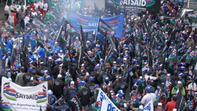 ¿Triple Play o Triple explotación? Reclamos contra Telecentro