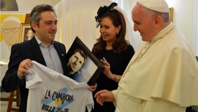 Quiénes visitaron al Papa junto a la presidenta y qué le llevaron de regalo 