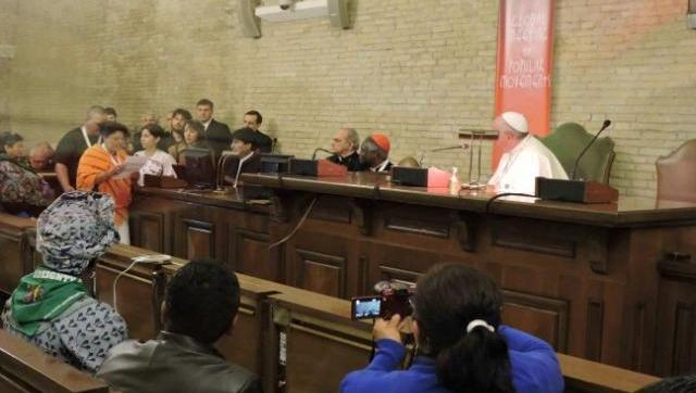 Francisco convocó a una asamblea de luchadores sociales en el Vaticano