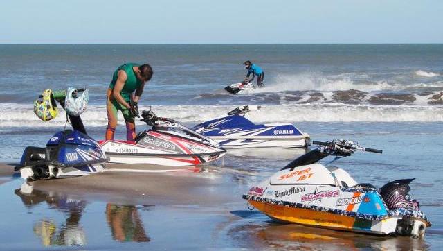 Inseguridad: hallan 250 motos de agua sin declarar durante un torneo de jet ski en Pinamar