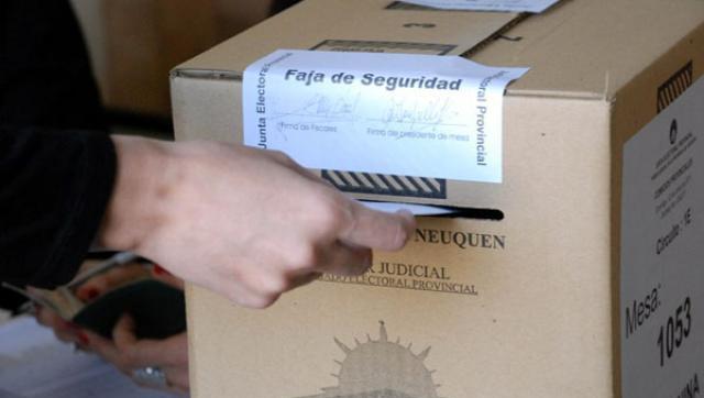 A pesar de las cenizas en Neuquén se elige gobernador, diputados e intendentes