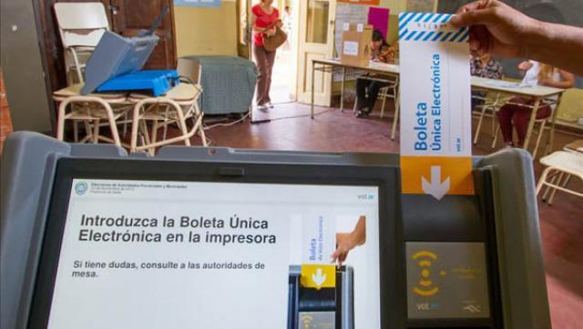 Salta elige gobernador con veedores internacionales por la boleta electrónica 