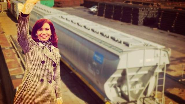 La presidenta Cristina Kirchner festejó la llegada de los 151 vagones del Belgrano cargas