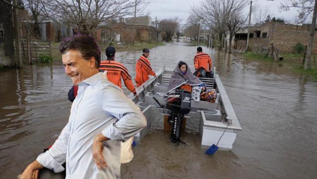 Mientras miles siguen evacuados por las inundaciones, Macri se va a Davos
