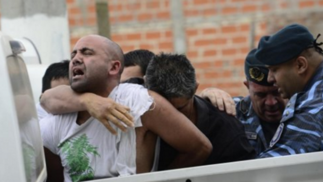 La policía reprimió con violencia a vecinos de Merlo que protestaban contra Macri