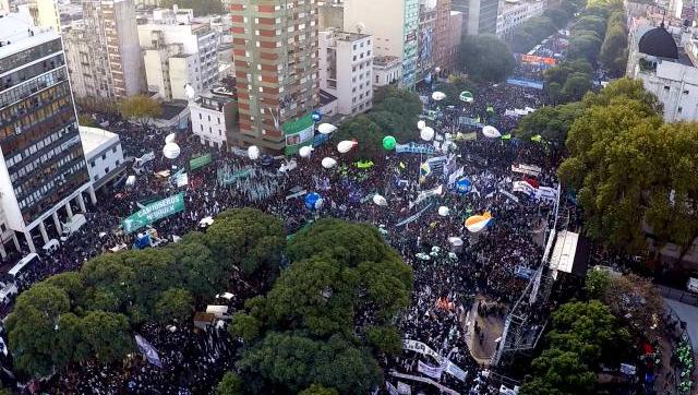 Las fotos de la multitudinaria marcha de los trabajadores contra el ajuste de Macri