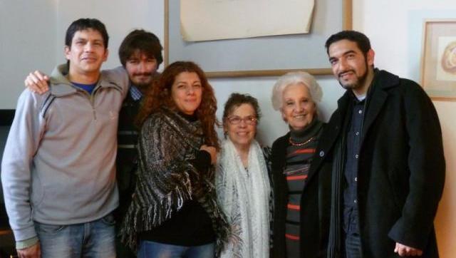 Un poco de alegría de verdad: apareció el nieto 120, cuyos padres aún viven