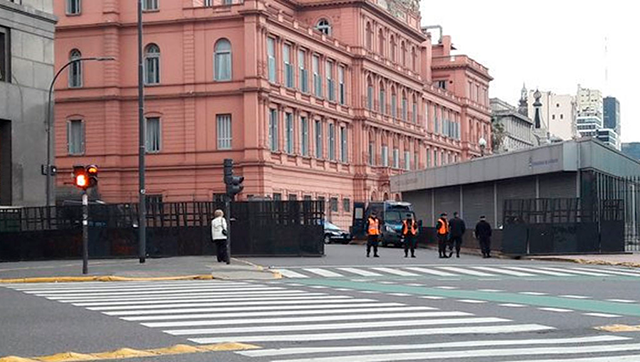Por el cacerolazo, Mauricio Macri decidió vallar la Plaza de Mayo