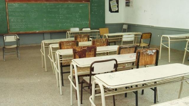 Primer paro docente a gran escala contra la gestión de Vidal