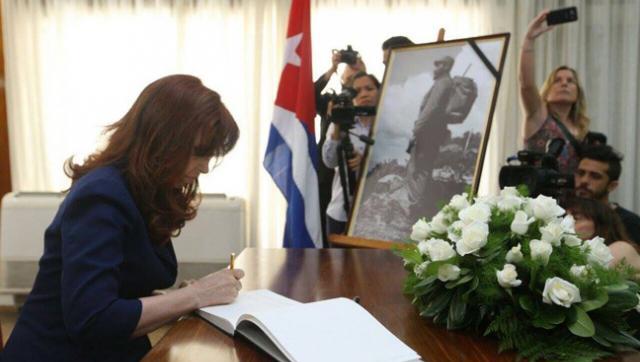 Cristina visitó la embajada de Cuba para expresar el último adiós a Fidel