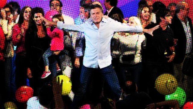 Escrachan a funcionaria macrista perreando arriba de un escritorio en la ESMA