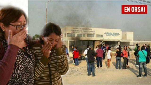 El desconsuelo de las trabajadoras al ver vacío el taller en el que trabajaban. (Foto: Leo Petricio.-)