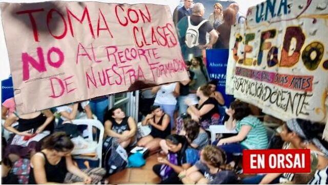 Estudiantes de la Universidad Nacional de las Artes realizan toma del edificio