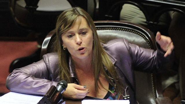 Di Tullio: “No tienen plata para los docentes y hay una compra de armas a EE.UU.”