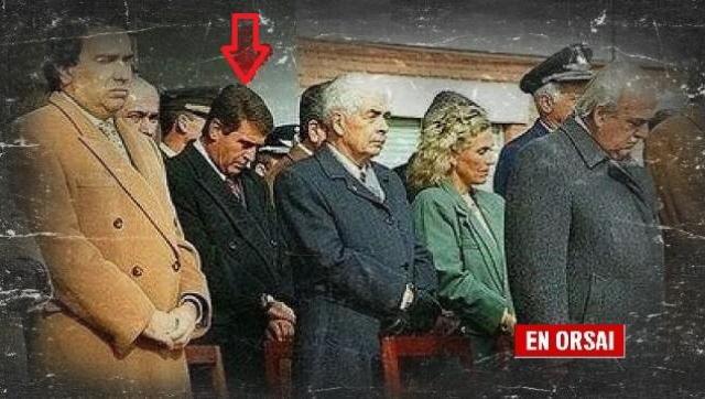 Aguad, señalado por la flecha roja. Delante suyo (pelo canoso) el jerarca de la dictadura Luciano Benjamín Menéndez. Acto del Día de la Bandera, 1997 en Córdoba.