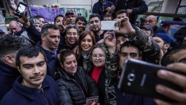 Clarín no puede ocultar su preocupación por la campaña de Cristina en el conurbano Clarín no puede ocultar su preocupación por la campaña de Cristina en el conurbano