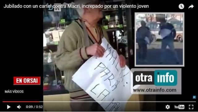 Joven Macrista ataca a un jubilado que sostenía un cartel contra Macri