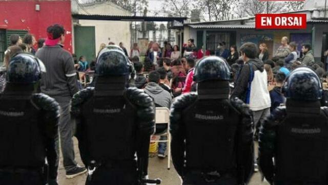 Gendarmería se metió en colegio, pidió datos y sacó fotos a estudiantes que protestaban