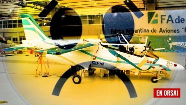 Viene una fábrica de aviones canadiense a poner una oficina y cierran la de fabricación nacional Fadea