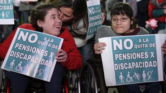 Gobierno sin corazón: excluyen a los jovenes de sus pensiones por discapacidad