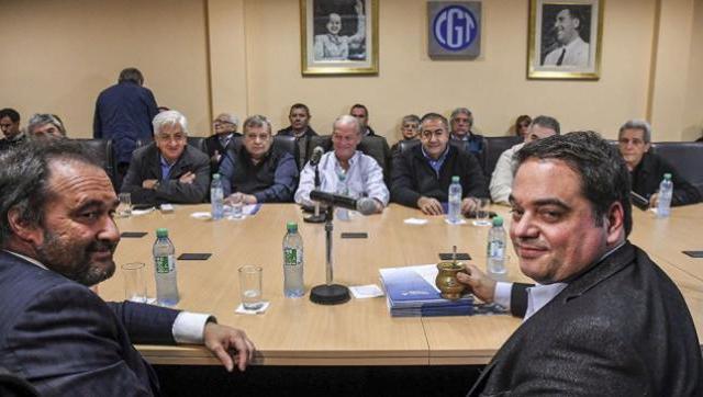 Triaca se lleva al sindicalismo “amigo” de viaje a Europa