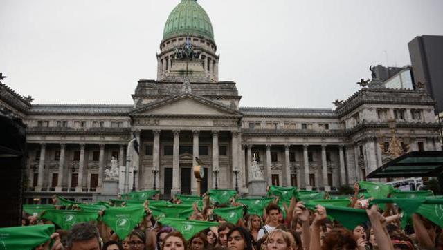 Masiva movilización frente al Congreso por la despenalización del aborto