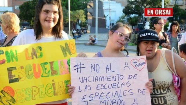 Ahora el gobierno de María E. Vidal quiere cerrar las escuelas especiales