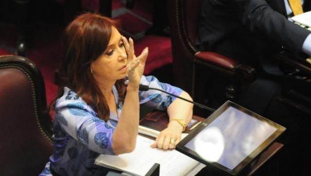 Cristina Kirchner pide suspender por ley aumentos de tarifas 