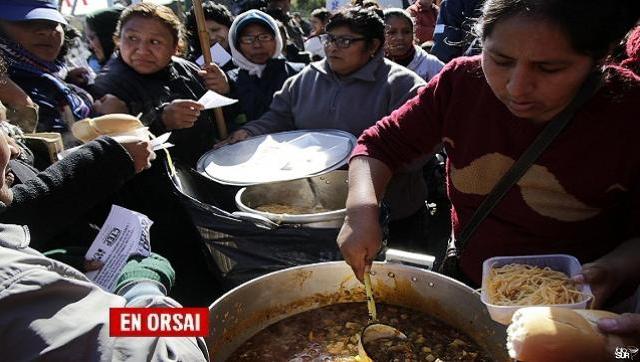 Vuelven las ollas populares por la crisis en Argentina