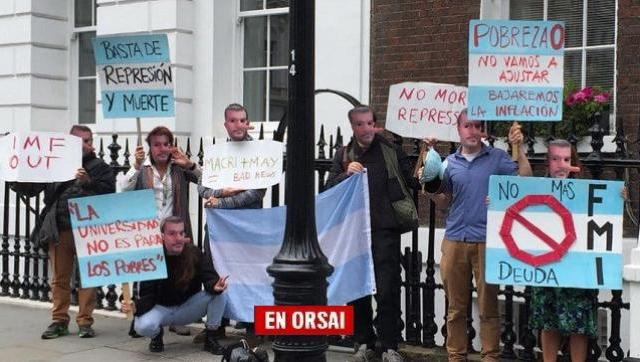 Marcos Peña escrachado en Londres