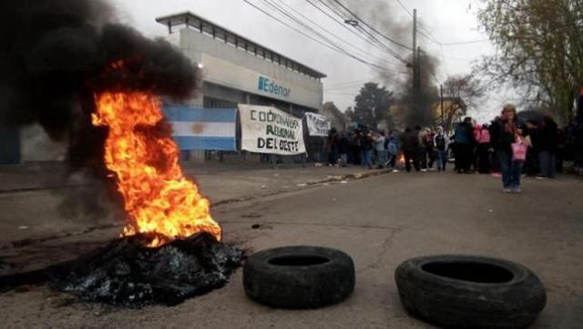 Podridos de los tarifazos, vecinos de Moreno ocuparon una sucursal de Edenor