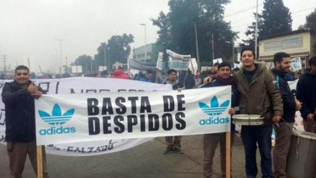 Cerró la planta de Adidas en Esteban Echeverría y despidió todo el personal