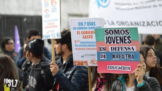 Masiva movilización en defensa de la Universidad Pública por las calles de San Miguel