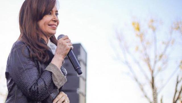 CFK: “Con el dólar ya rozando los $40, me llama a indagatoria por séptima vez. ¿Y si prueban con gobernar?”