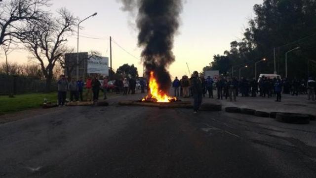 Por mil despidos en los últimos dos años, paralizan el cordón industrial rosarino