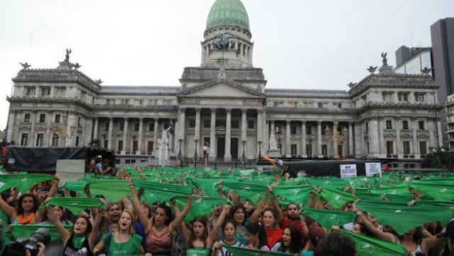 El pañuelazo por el aborto legal se hizo sentir en todo el país