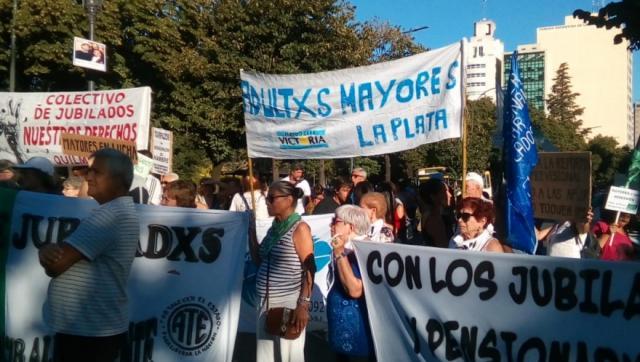 Jubilados marchan por la quita de remedios y el deterioro del poder adquisitivo