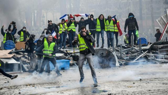 VIDEOS: Medios de comunicación convencionales ocultan la revolución que se viene en Francia